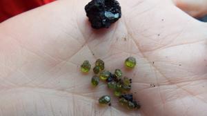 Piedras de olivino encontradas en la última erupción del Kilauea