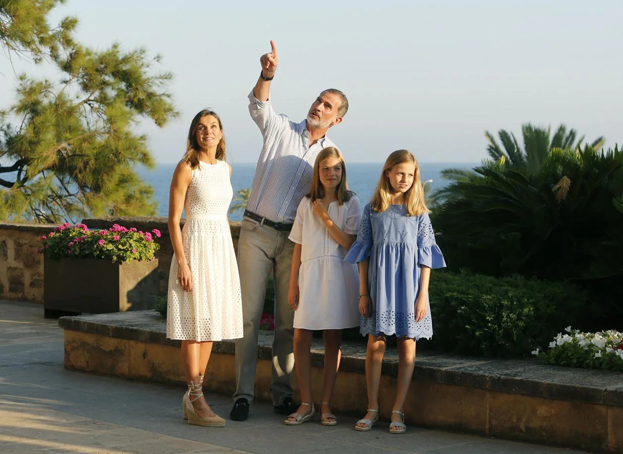 Así Ha Sido El Tradicional Posado De La Familia Real En El Palacio De La Almudaina Palma De 9532