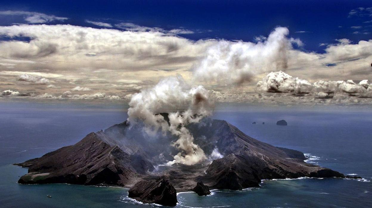 Las Impresionantes Im Genes De La Erupci N Del Volc N En Nueva Zelanda   1420916858 KvVB  1248x698@abc 