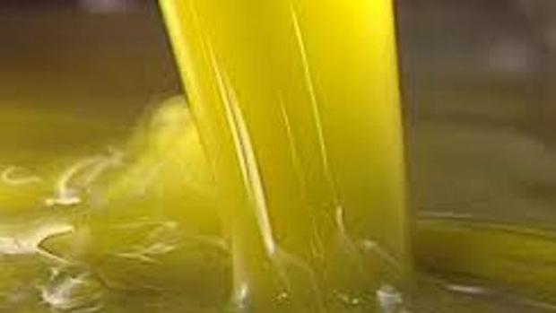 Aceite de oliva producido en una fábrica de Jaén