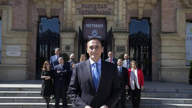 El rector, José Carlos Gómez Villamandos, con su nuevo equipo de dirección de la UCO
