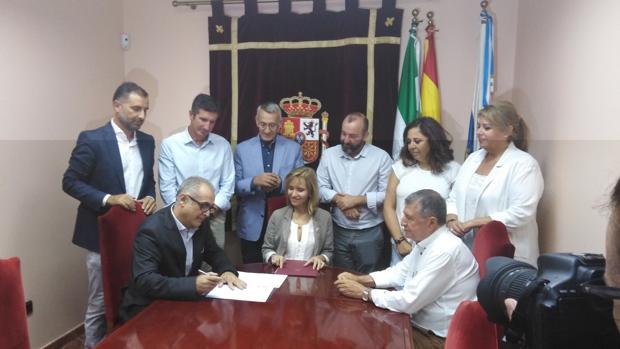 Acto de entrega de las resoluciones a los regantes en la Subdelegación del Gobierno