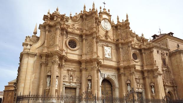 Fachada de la Catedral de Guadix.