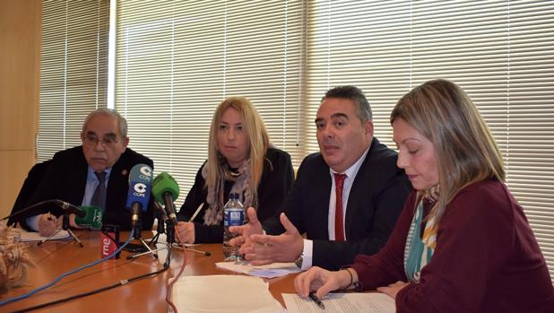 Representantes de los abogados y procuradores de Huelva en una comparecencia