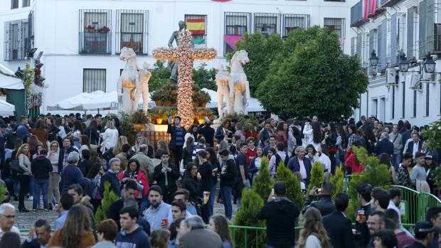 Cruz de Mayo de la hermandad del Resucitado de Córdoba, situada en la plaza del Conde de Priego