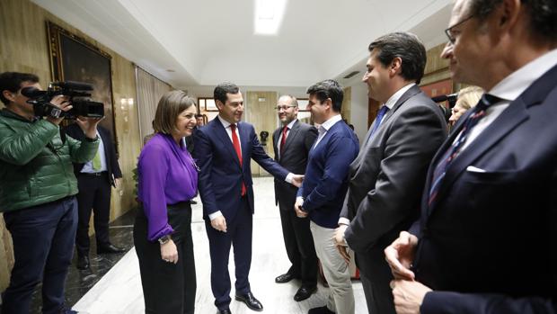 La alcaldesa en funciones, Isabel Ambrosio, junto al presidente de la Junta, Juanma Moreno