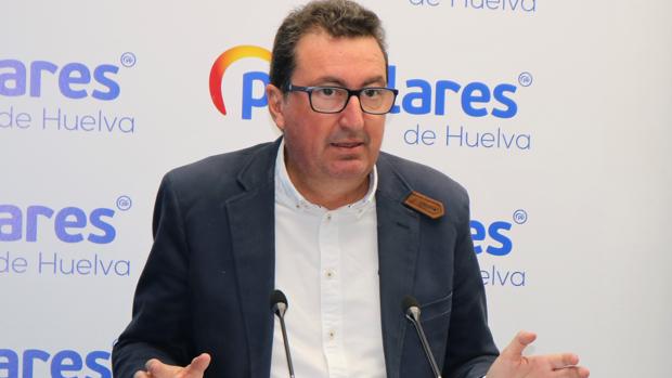 El presidente del PP de Huelva, Manuel Abdrés González