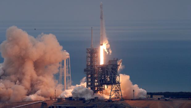 SpaceX Falcon 9 r