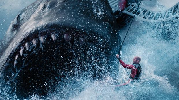 Fotograma del filme «Megalodón», que trae a la vida al gigantesco tiburón extinto