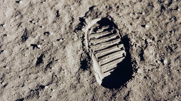 La primera huella del hombre en la Luna