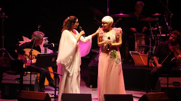 Pasión Vega y Noa actuando en Córdoba
