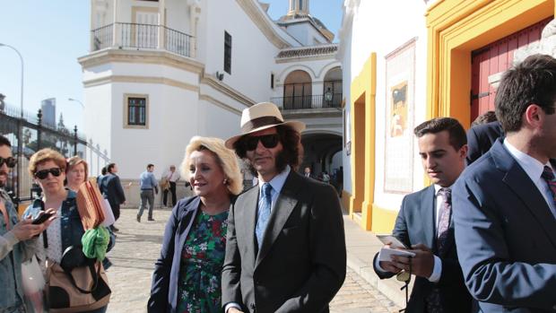 El diestro cigarrero en la Puerta del Príncipe en la pasada Feria de Abril