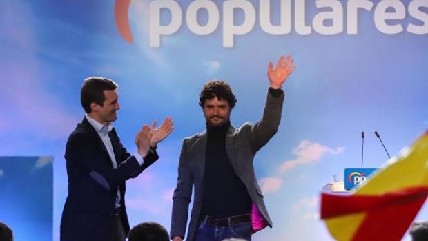 Pablo Casado aplaude a Miguel Abellán en un mitin