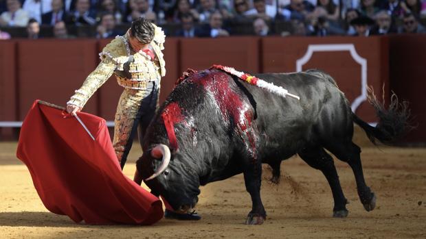 Diego Urdiales, en un derechazo