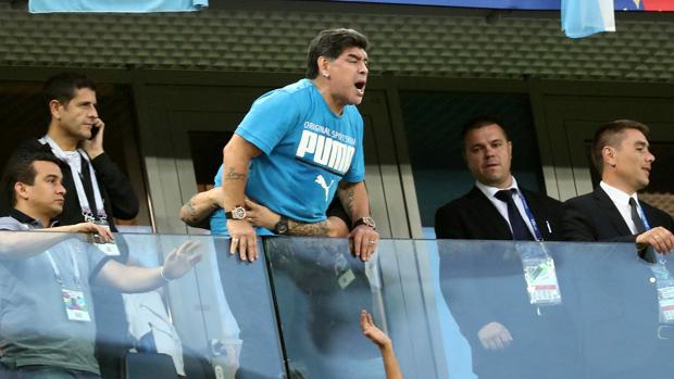 Maradona durante el partido entre Argentina y Nigeria