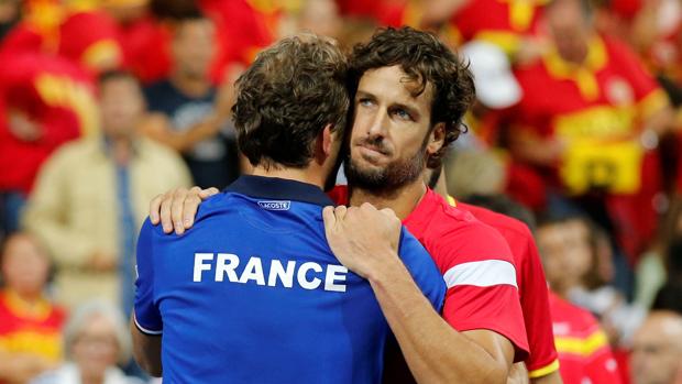 Feliciano López felicita a Julien Benneteau tras el partido
