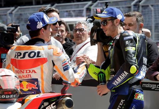 Marc Márquez, con Valentino Rossi.