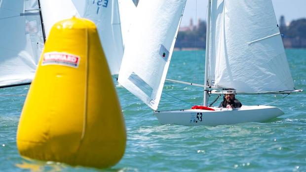 La competición sigue su curso en las aguas de la Bahía de Cádiz.