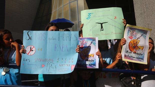 El mal estado del Complejo Deportivo Ciudad de Cádiz ha dado lugar a manifestaciones.