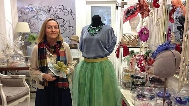 Victoria Rodríguez tiene una tienda física en Orihuela, pero diseña productos por encargo en toda España