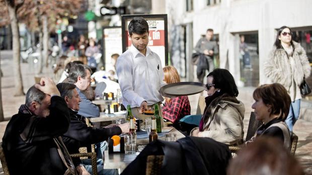 El sector servicios, en el que mayor parcialidad se da