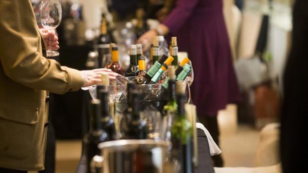 Cervezas o vinos son dos de los muchos ejemplos en los que los españoles gastan más