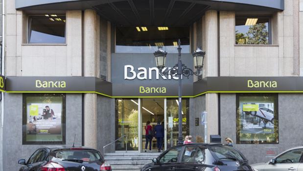 Bankia distribuirá en exclusiva los seguros generales de Mapfre en toda su red de oficinas, menos en Baleares