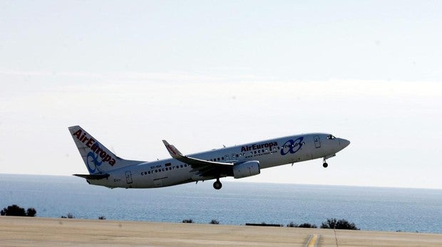 Avión de Air Europa en el aeropuerto de Almería