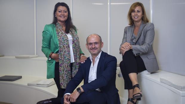 Carmen Cobián, José Miguel Herrero y Nuria de Pedraza