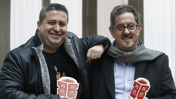 Ricard Ruiz Garzón y Francisco Díaz Valladares, tras recoger los galardones