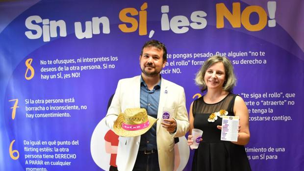 Araceli Martínez, directora del Instituto de la Mujer junto a Juan Ramón Amores, director general de Deportes y Juventud