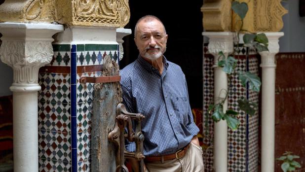 Arturo Pérez-Reverte, fotografiado ayer en Tánger