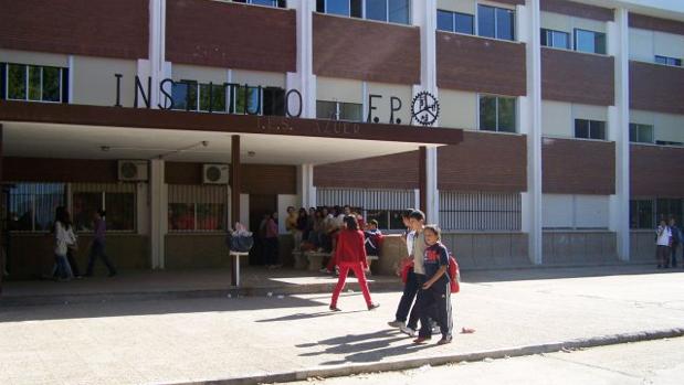 Entrada del IES «Azuer» de Manzanares (Ciudad Real)