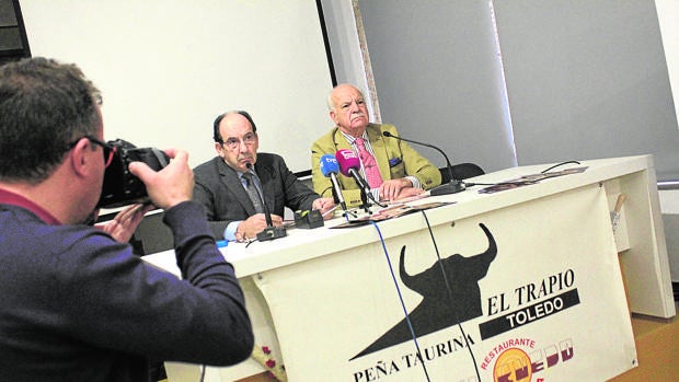 Antonio Almena, presidente de la peña «El Trapío», y Eduardo Martín-Peñato, de la plaza de toros de Toledo