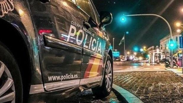 Coche patrulla de la Policía Nacional en una intervención nocturna