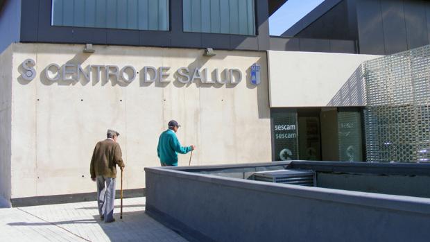 Centro de salud de El Casar, donde la víctima ha llegado herida