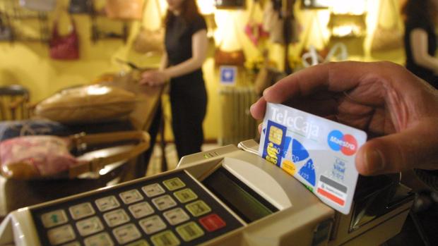 La directora está acusada de realizar compras privadas con al tarjeta del centro