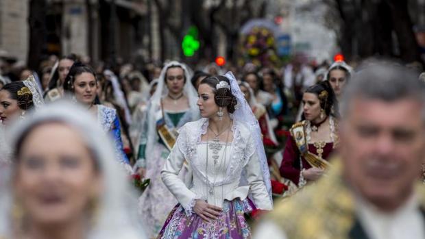 Ofrenda fallera a la Virgen de los Desamparados, en imagen de archivo