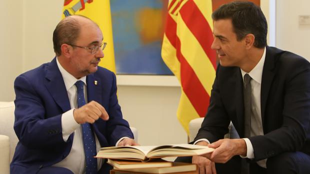 Javier Lambán, presidente de Aragón y líder regional del PSOE, durante su reciente reunión con Pedro Sánchez en La Moncloa