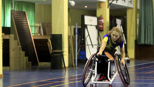 La jugadora, el viernes durante un entrenamiento en el Hospital Nacional de Parapléjicos