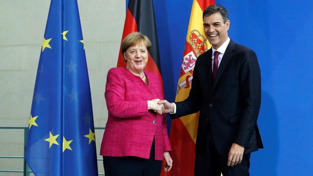 El jefe del Ejecutivo español, Pedro Sánchez, y la canciller alemana, Angela Merkel