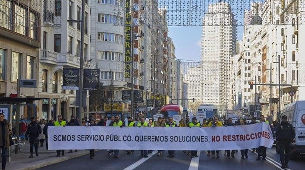Los empleados y representantes de dos centenares de empresas de transporte discrecional