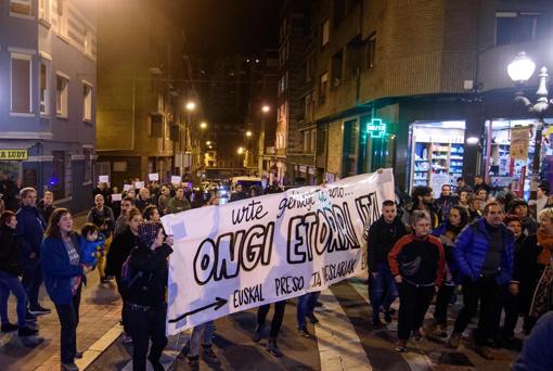 «Bienvenida» a Itziar Plaza tras su salida de la cárcel en Bilbao