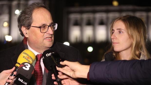 El presidente regional atiende en Estados Unidos a tres medios de comunicación catalanes