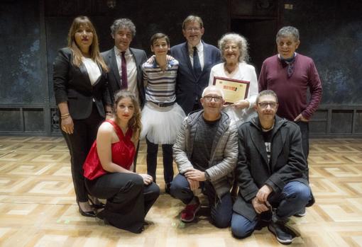 Algunos de los homenajeados, junto al presidente de la Generalitat, Ximo Puig