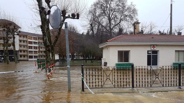 El río Nela se desborda en Villarcayo