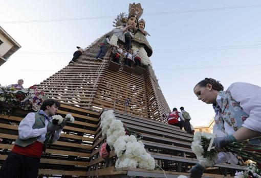 El trabajo de precisión de los «vestidors», claves para esta tradición