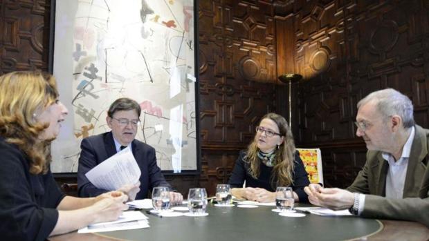 Puig con responsables de la Conselleria de Agricultura y de la Abogacía de la Generalitat, analizando la sentencia del Supremo sobre el Tajo