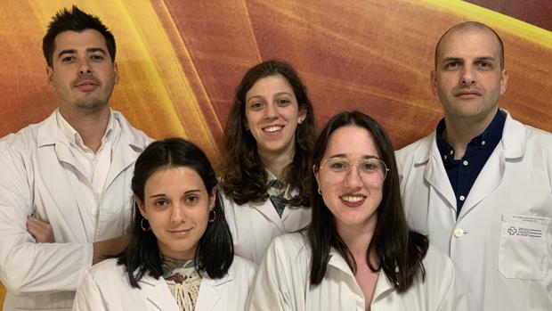 Rodolfo Gómez Bahamonde, a la derecha, con el grupo de Patología Muscoloesquelética del IDIS