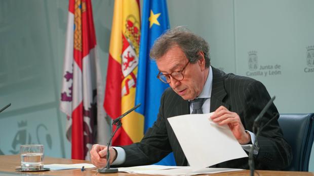 De Santiago-Juárez, ayer tras el Consejo de Gobierno